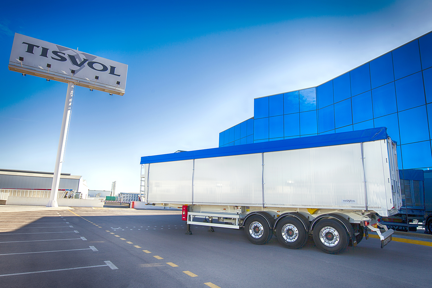 coroa-e-30-1_24349937204_o - Las Rent Trailers